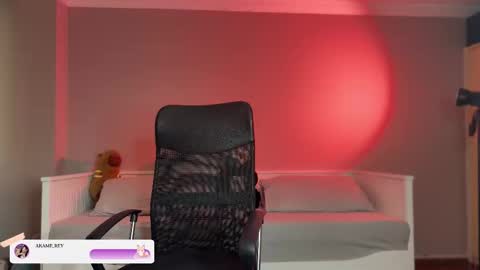 Snapshot of akame_s chatting on 10-28-25, 08:11 online show from 10-28-25, 08:11