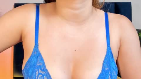 akashamoon  online show from 11-20-25, 12:05