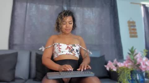 Snapshot of akendacurls2 chatting on 02-26-25, 12:36 Akenda online show from 02-26-25, 12:36