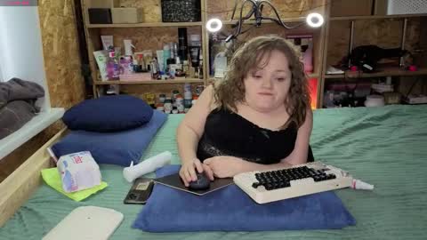 Natalie online show from 12-22-25, 06:21