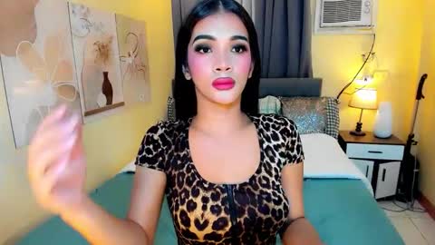 Snapshot of akira_heleana_nastyxx chatting on 10-19-25, 10:10 AYESHA CUTE NOT INTO CHEAP online show from 10-19-25, 10:10