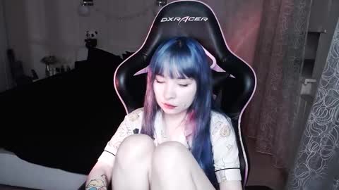 akirahartyx online show from 10-15-25, 04:07