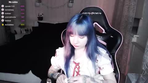 akirahartyx online show from 10-17-25, 03:47