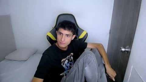 Snapshot of akyra_latin chatting on 02-19-26, 12:01 Akyra latin online show from 02-19-26, 12:01