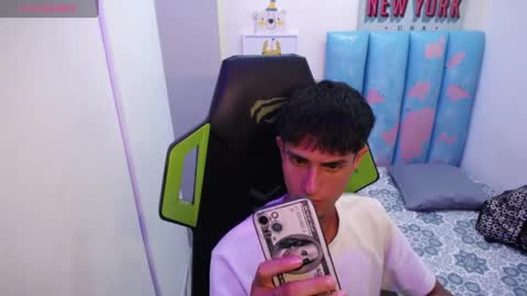 Snapshot of akyra_latin chatting on 04-02-26, 04:43 Akyra latin online show from 04-02-26, 04:43