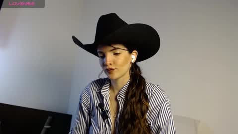 Snapshot of alahia_sky chatting on 10-24-25, 09:38 online show from 10-24-25, 09:38