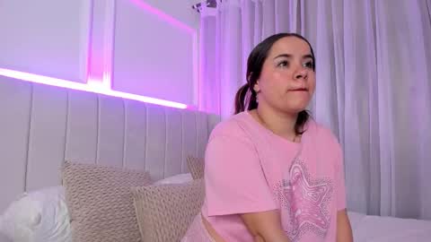 Snapshot of alaiapetite chatting on 12-17-25, 12:33 alaiapetite online show from 12-17-25, 12:33