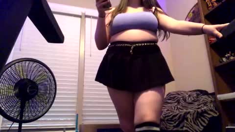 Alaira Moon online show from 12-20-25, 11:01