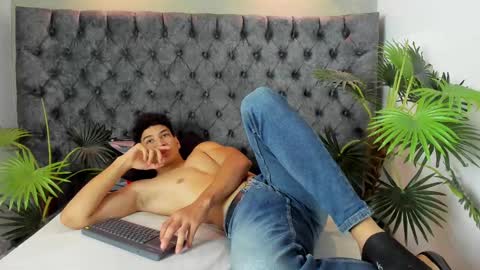 Alan online show from 10-24-25, 01:18