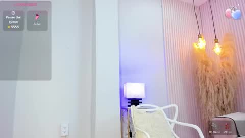 Snapshot of alana__rossetti chatting on 02-11-26, 12:32 Alana online show from 02-11-26, 12:32