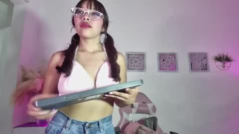 Alana  online show from 01-22-25, 04:02