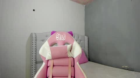 Snapshot of alana_ponse chatting on 01-22-25, 04:13 Alana. online show from 01-22-25, 04:13