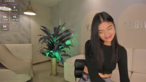 Snapshot of alanacraft chatting on 09-19-25, 12:06 Alana online show from 09-19-25, 12:06