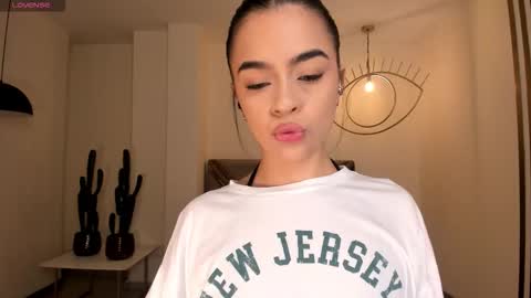 Snapshot of alanacraft chatting on 09-23-25, 11:46 Alana online show from 09-23-25, 11:46