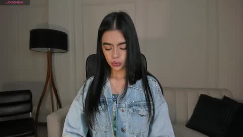 Snapshot of alanacraft chatting on 10-19-25, 12:17 Alana online show from 10-19-25, 12:17