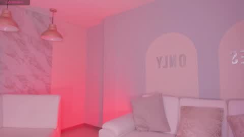 Snapshot of alanacraft chatting on 10-31-25, 01:45 Alana online show from 10-31-25, 01:45