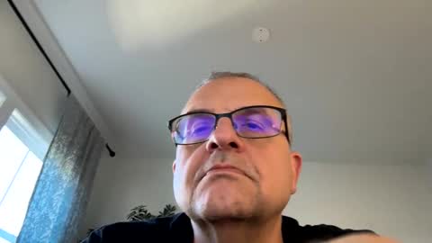 Snapshot of alankrieski1174 chatting on 10-31-25, 01:01 alankrieski1174 online show from 10-31-25, 01:01