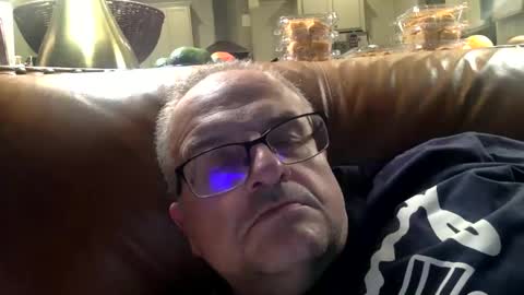 Snapshot of alankrieski1174 chatting on 11-21-25, 05:39 alankrieski1174 online show from 11-21-25, 05:39