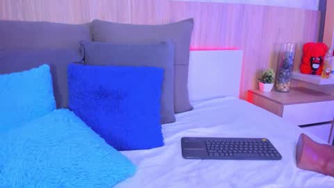 Snapshot of alanna_hank chatting on 02-11-26, 02:11 Alanna online show from 02-11-26, 02:11