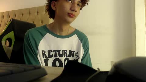 Snapshot of alantrickz365 chatting on 10-06-25, 05:49 alantrickz365 online show from 10-06-25, 05:49