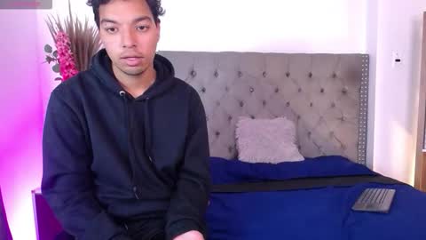 Snapshot of ale_and_shian chatting on 11-28-25, 07:38 Ale and shian online show from 11-28-25, 07:38