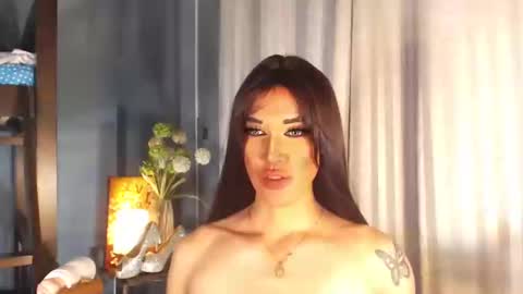 Snapshot of aleinacroft chatting on 02-08-25, 10:51 aleinacroft online show from 02-08-25, 10:51