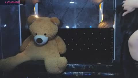 Snapshot of aleja05_b chatting on 11-24-25, 08:30 aleja online show from 11-24-25, 08:30