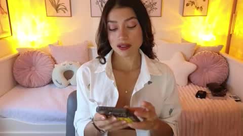 Snapshot of alejandhra chatting on 11-26-25, 12:06 Alejandhra online show from 11-26-25, 12:06