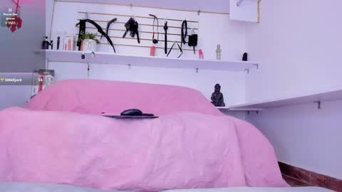Alejandra online show from 02-25-25, 05:15