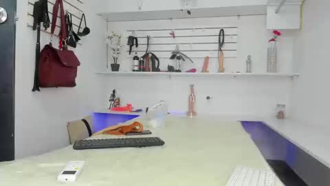 Alejandra online show from 09-25-25, 01:15