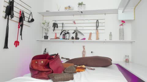 Alejandra online show from 09-27-25, 02:11