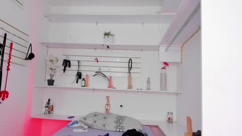 Alejandra online show from 10-31-25, 01:28