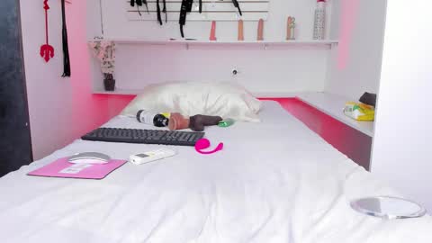 Alejandra online show from 11-16-25, 07:58