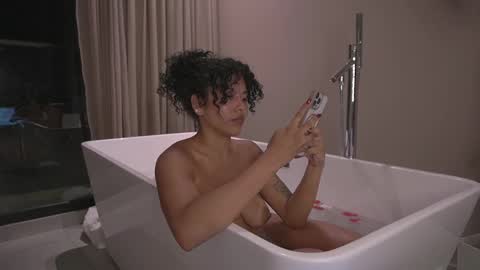 Snapshot of alejandra_kiss98 chatting on 12-21-24, 06:41 O.F alejandra h1998 stream 300 pm - 1100 pm online show from 12-21-24, 06:41