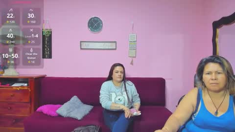 Snapshot of alejita_smithh chatting on 10-14-25, 12:06 zoe and Kataleya online show from 10-14-25, 12:06