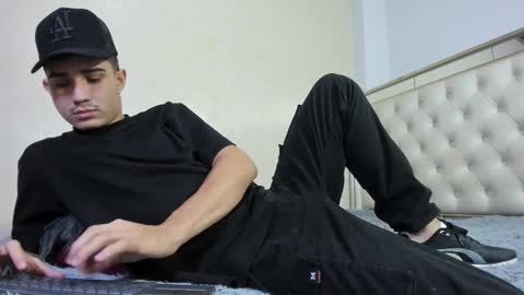 alejo_gray1 online show from 11-07-25, 03:17