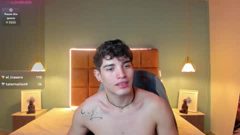 ALejoo Saenz online show from 10-31-25, 01:39