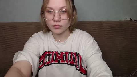 Snapshot of aleksaflirt chatting on 01-03-25, 05:20 Aleksa online show from 01-03-25, 05:20