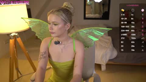 Lexi online show from 10-31-25, 04:13