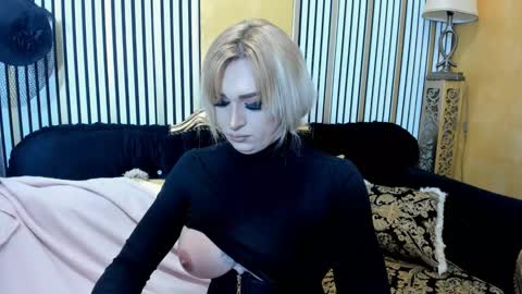 Snapshot of alenarios chatting on 11-12-25, 08:15 alenarios online show from 11-12-25, 08:15