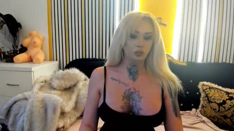 Snapshot of alenarios chatting on 11-24-25, 07:41 alenarios online show from 11-24-25, 07:41