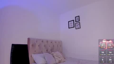 Snapshot of alesay_dreams chatting on 11-19-25, 05:40 Alesay online show from 11-19-25, 05:40