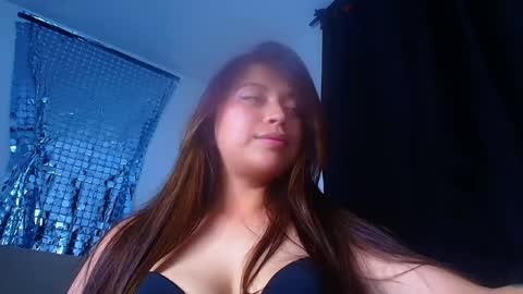 QUEEN OFF MILk  IM BACK  15 NOV online show from 02-05-25, 01:58