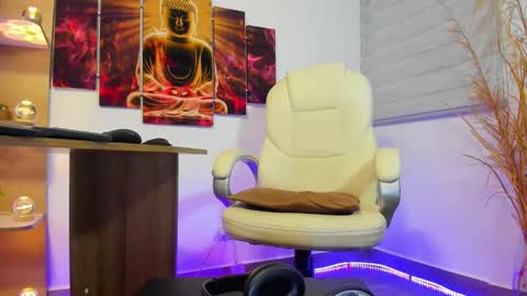 Snapshot of alessandro__wye chatting on 12-18-24, 09:04 ALESSANDRO WYE online show from 12-18-24, 09:04