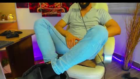 Snapshot of alessandro__wye chatting on 01-12-25, 12:23 ALESSANDRO WYE online show from 01-12-25, 12:23