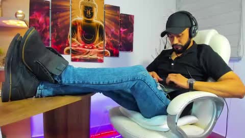 Snapshot of alessandro__wye chatting on 01-19-25, 04:33 ALESSANDRO WYE online show from 01-19-25, 04:33