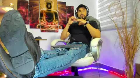 Snapshot of alessandro__wye chatting on 02-04-25, 02:10 ALESSANDRO WYE online show from 02-04-25, 02:10