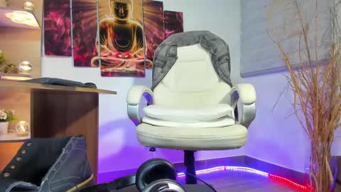 Snapshot of alessandro__wye chatting on 02-06-25, 02:33 ALESSANDRO WYE online show from 02-06-25, 02:33