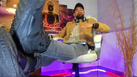 Snapshot of alessandro__wye chatting on 02-14-25, 04:15 ALESSANDRO WYE online show from 02-14-25, 04:15