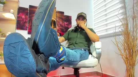 Snapshot of alessandro__wye chatting on 02-19-25, 02:01 ALESSANDRO WYE online show from 02-19-25, 02:01